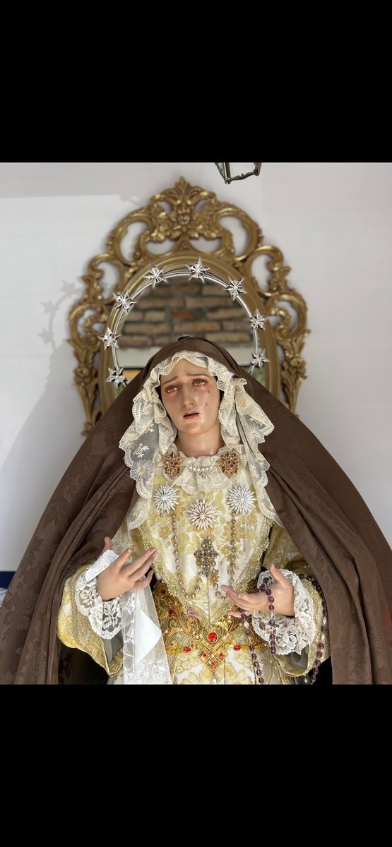 Hoy pasé por tu capilla Madre.
Qué guapa y qué bonita estás Encarnación!!😍😍😍
#CofradíasMLG