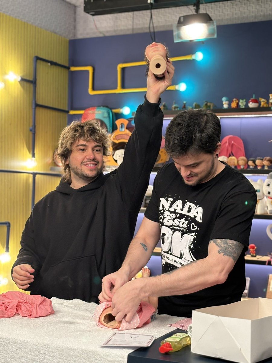 netolaboficial's tweet image. ALMOÇO COMPLETO É COM FELIPE E BRINO NETO 👶
4 imagens que definem perfeitamente o vídeo de hoje.