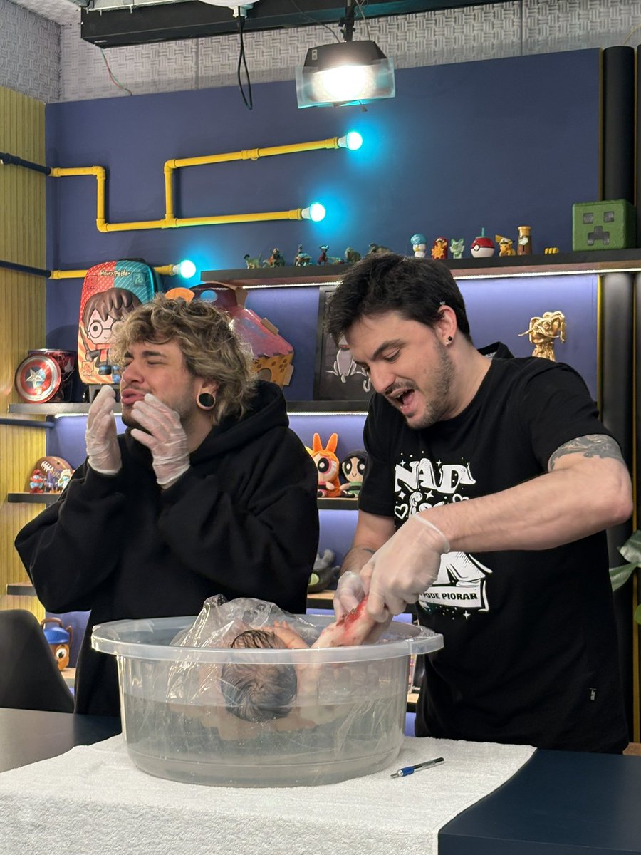 netolaboficial's tweet image. ALMOÇO COMPLETO É COM FELIPE E BRINO NETO 👶
4 imagens que definem perfeitamente o vídeo de hoje.