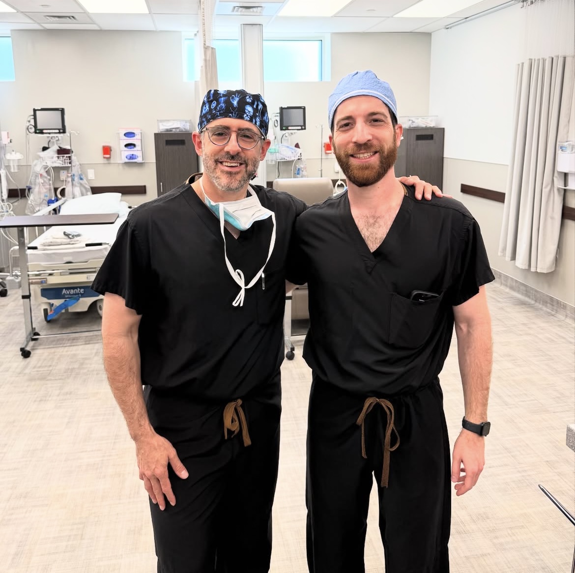 Our FPRS fellow has completed his training! PENN OTO looks forward to all of Dr. Shomorony's future success! 👏
#AAFPRS #fellow #graduation #facialplastics #rhinoplasty