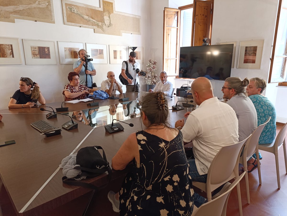 Conferencia de prensa en la alcaldía de la ciudad italiana de Empoli, provincia de Florencia, en compañía del Concejal Leonardo Masi. #Cuba #CDRCuba #TumbaElBloqueo