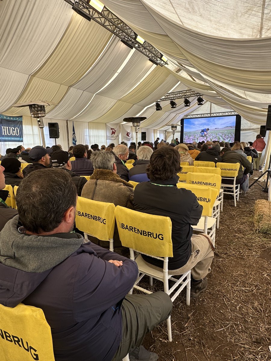 Desafiando al frío, la gente se hace un lugar en la agenda para hablar de ganadería y sistemas mixtos. Reunión JAT de ⁦<a href="/crea_arg/">CREA</a>⁩ en Tres Arroyos. ⁦<a href="/lizzi_jose/">Jose Lizzi</a>⁩ ⁦<a href="/ChapuCandelo/">Chapu Candelo</a>⁩ ⁦<a href="/cfeldkamp/">Cristian Feldkamp</a>⁩