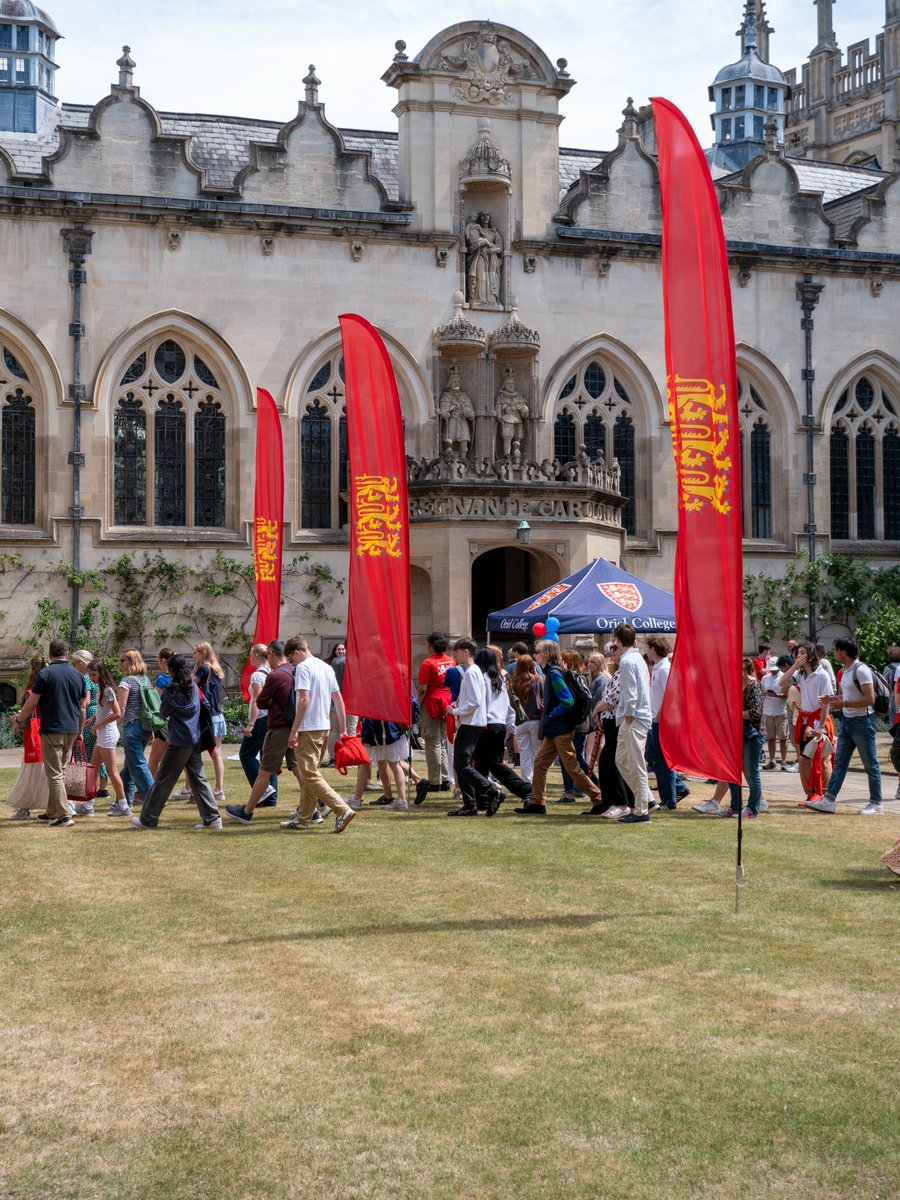 OrielOxford's tweet image. Today is an @UniofOxford Open Day!
Meet our students and explore Oriel College.
(There's also free ice cream until 4pm.)