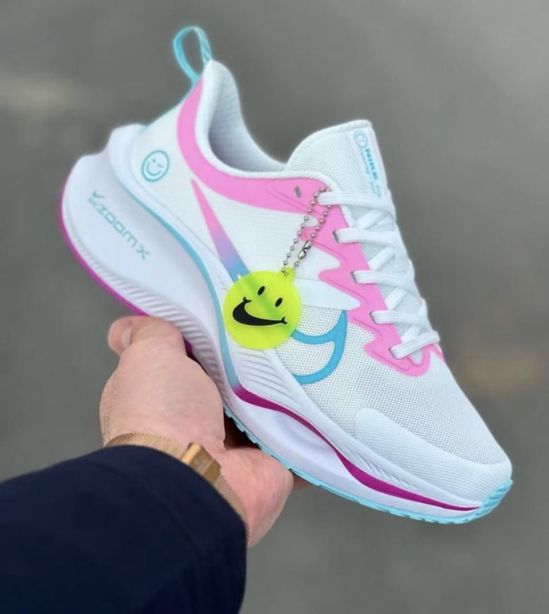FashionzLn's tweet photo. 😊 Nike Air ZoomX “Smiley” Edition – Run Happy, Walk Bold https://t.co/w58sgwqFRE