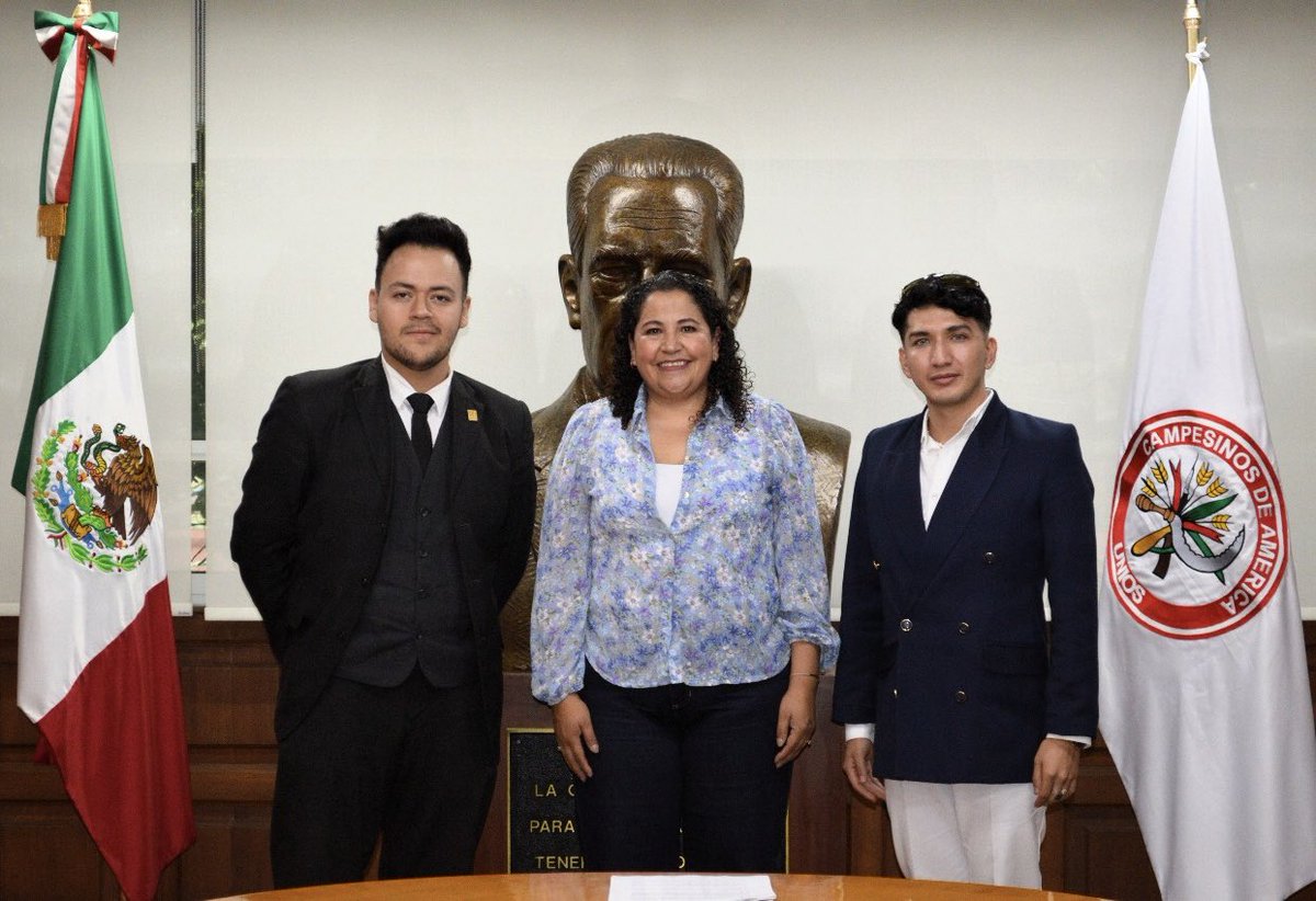 CNC_CEN's tweet photo. Nuestra líder, @LetyBarreraM, se reunió con jóvenes de la Central de Campesinos Agrarios para escuchar sus propuestas e impulsar una agenda común.

🤝 Abrazamos sus iniciativas y reafirmamos nuestro compromiso con la juventud que trabaja, defiende y transforma el campo mexicano. https://t.co/b1LMTn9ih9