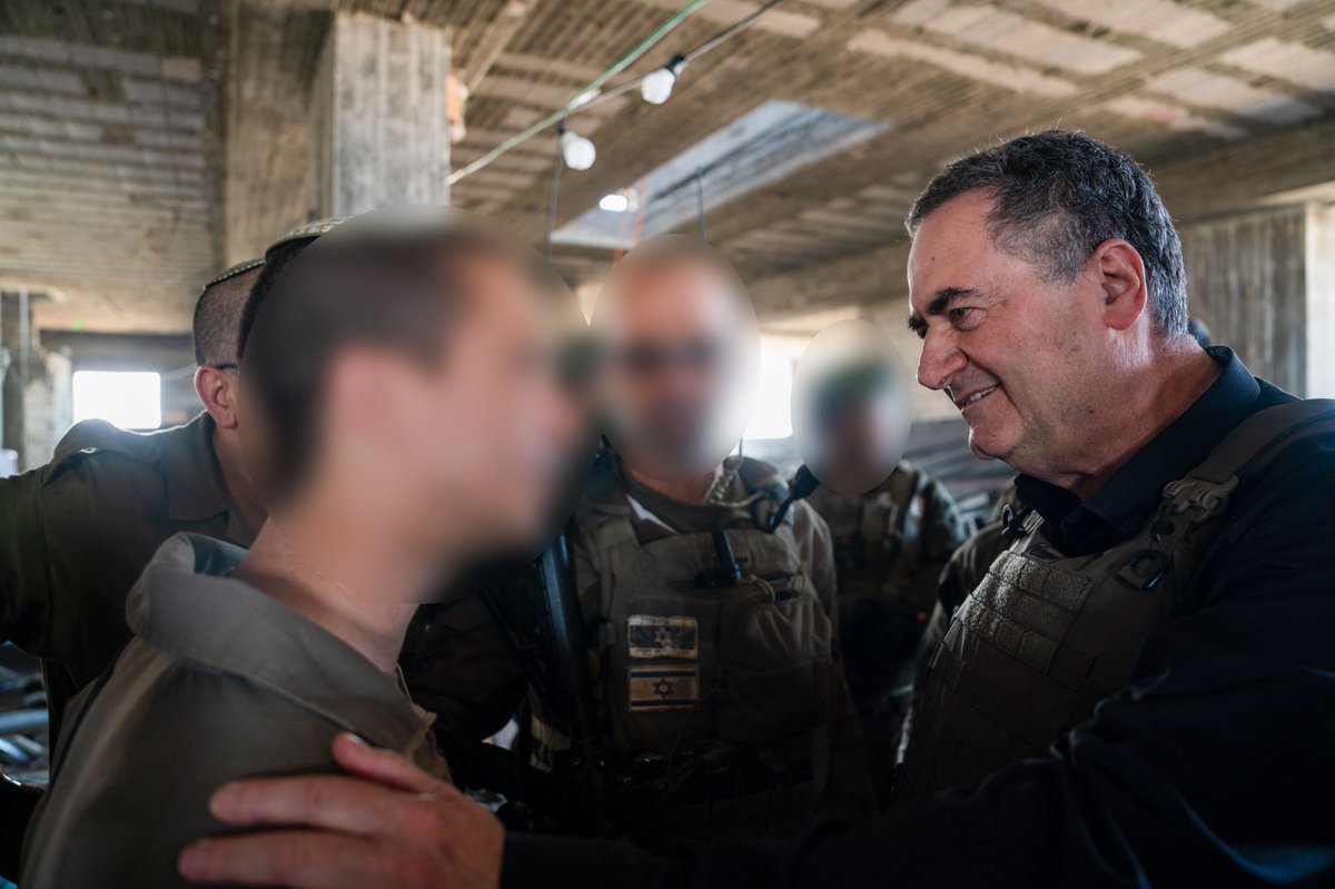 Israel_katz's tweet image. ביקרתי היום ברפיח עם אלוף פיקוד הדרום יניב עשור ומפקד אוגדת עזה ברק חירם ופגשנו בשטח את מפקדי החטיבות והמג"דים במילואים.
קיימנו שיח פתוח וראיתי מקרוב את המסירות והנחישות לצד הקשיים והאתגרים הגדולים.
מפקדים וחיילים גיבורים שנחושים להגן על עמם וכולנו חייבים לחבק אותם ולחוש גאווה…