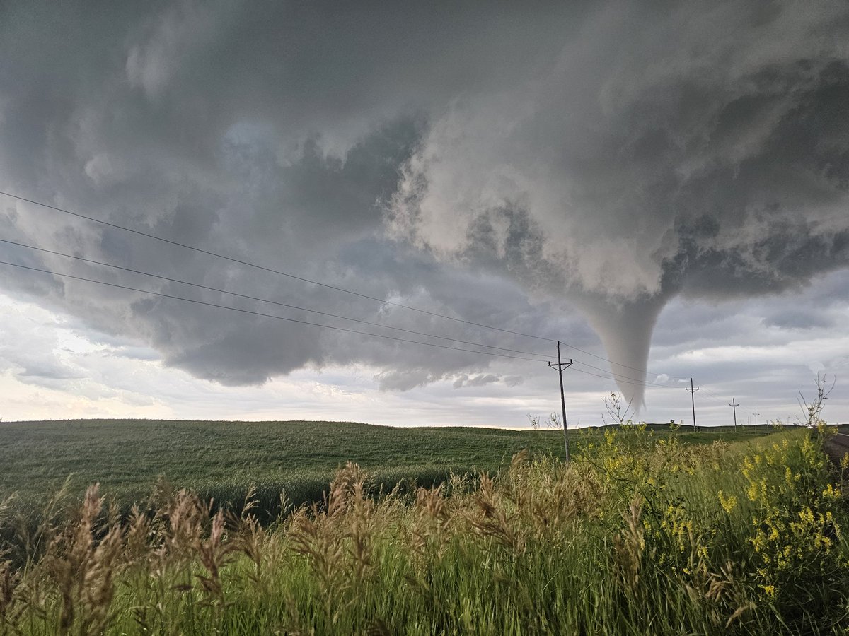 CoreyGerkenWX's tweet image. Every tornado is TOTY, but South Dakota pulled off the tornado of a lifetime.