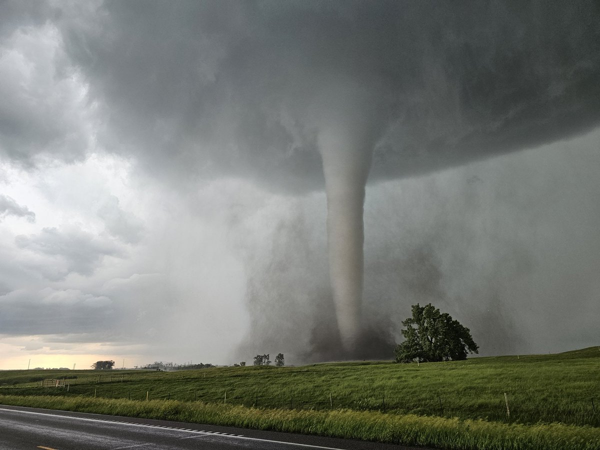CoreyGerkenWX's tweet image. Every tornado is TOTY, but South Dakota pulled off the tornado of a lifetime.