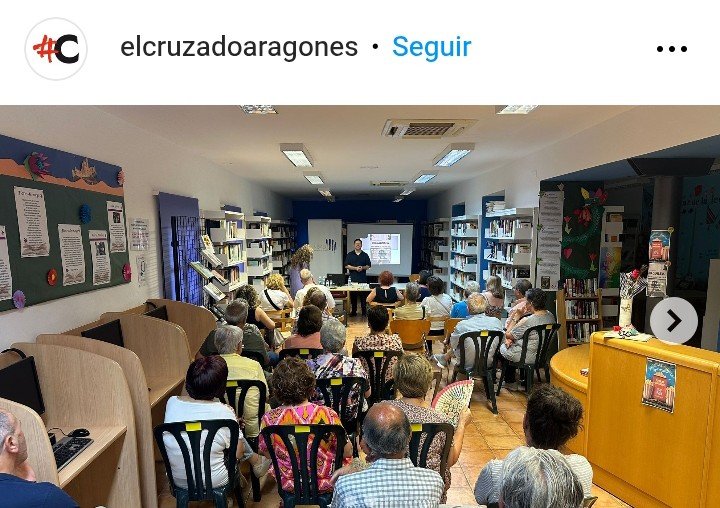 Foto robada al Cruzado Aragonés de la charla en la biblioteca de Benabarre. Con Daniela Nikolova.