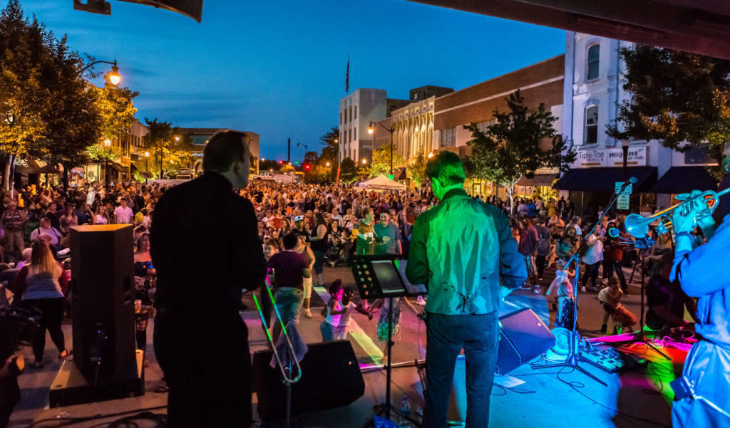 🕺 Dance under the stars at Downtown Beloit Street Dance on Aug 1! Live music, great eats, beer tent &amp; more from 5:30 PM. Tix $10, kids under 14 free. Make it a weekend &amp; stay with us!

📸 <a href="/VisitBeloit/">Visit Beloit</a> #BeloitWI #StreetDance