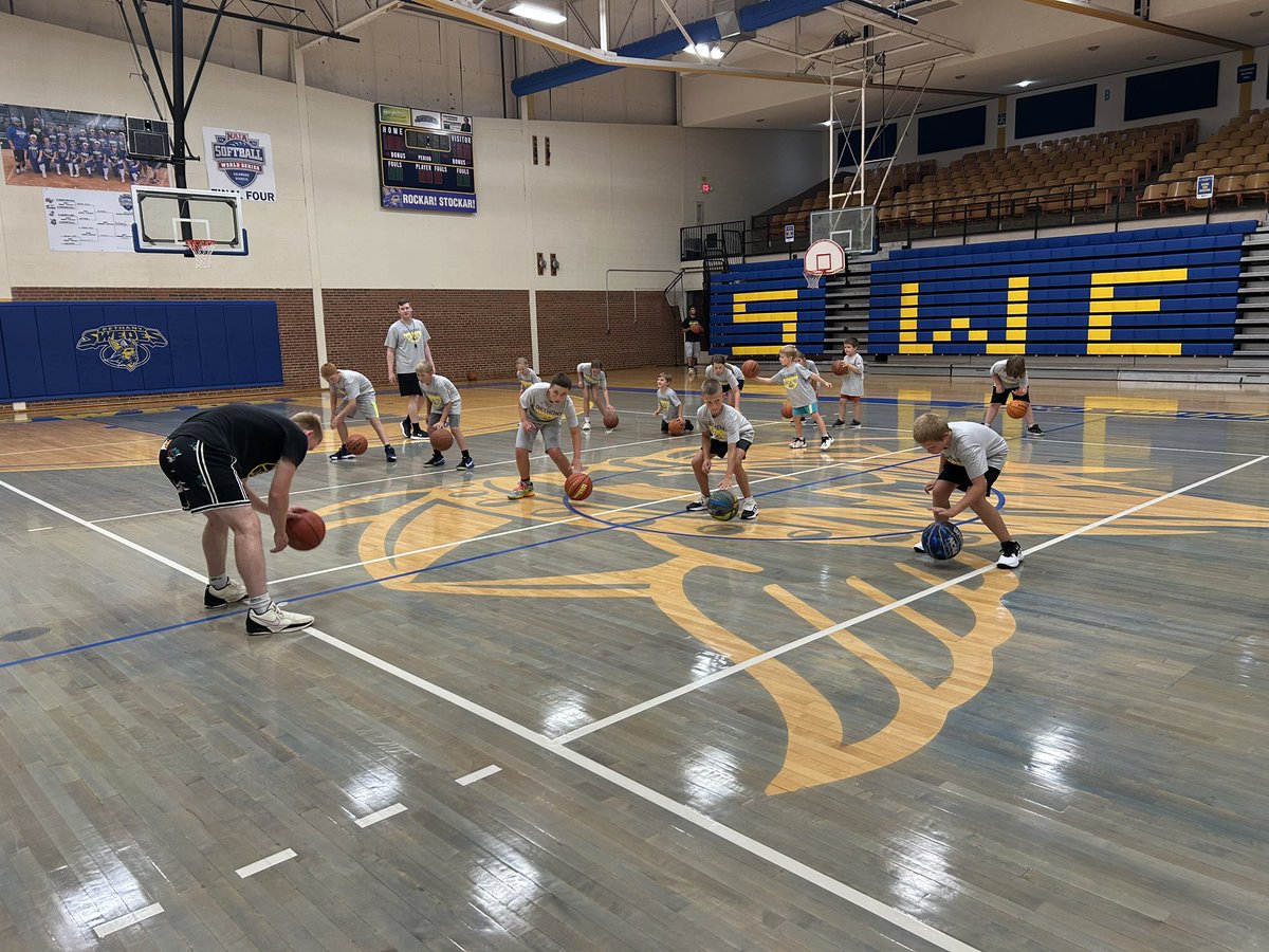SwedesMBB's tweet photo. Had a great kids camp last week! https://t.co/HMO0JdoVam