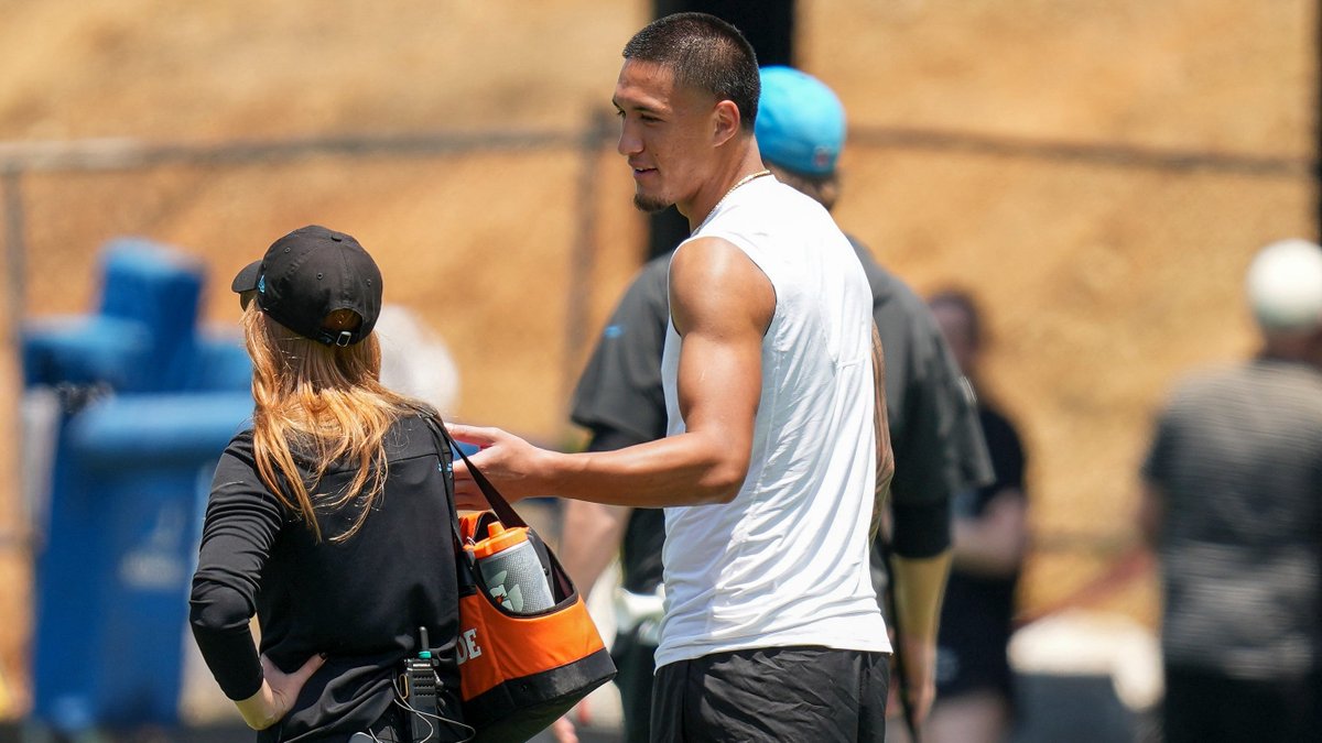 Adam Thielen thinks Panthers rookie WR Tetairoa McMillan could be headed for a long and successful NFL career. pantherswire.usatoday.com/story/sports/n…