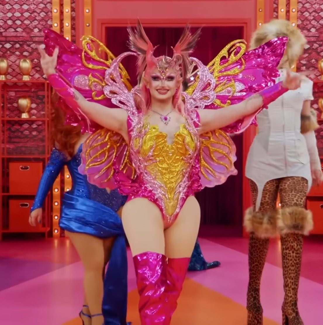eternalmarty's tweet photo. Why tf did Irene EAT everyone up in the final bracket entrance looks oh my god. 🔥🔥🔥 #AllStars10 https://t.co/aLCnmT4A8f