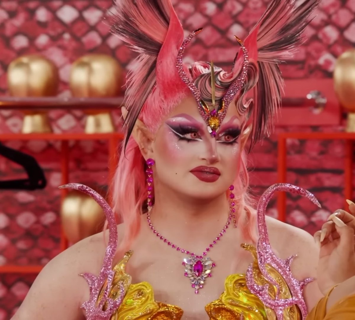 eternalmarty's tweet photo. Why tf did Irene EAT everyone up in the final bracket entrance looks oh my god. 🔥🔥🔥 #AllStars10 https://t.co/aLCnmT4A8f