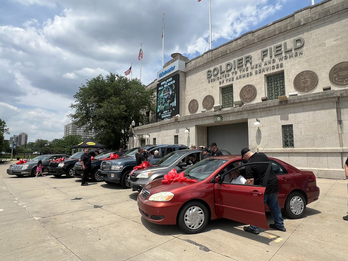 SoldierField's tweet image. Today, #ProjectSpark proudly presented vehicles to our deserving veterans outside of Soldier Field! 

A heartfelt thank you to Midas for their unwavering support of our veterans and for choosing our venue to host this incredible event.