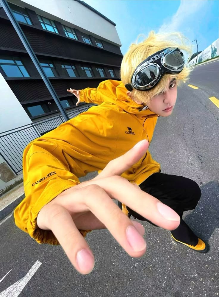 <a href="/insaneposes/">insane poses</a> Pretty sure this is the original image (I assume)