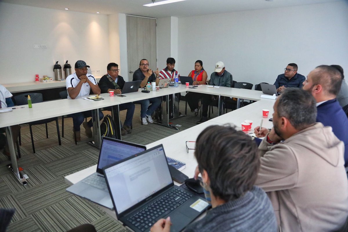 MinInterior's tweet photo. #Convivencia 🫱🏽‍🫲🏾 | Desde el @MinInterior a través de la Dirección de Asuntos Indígenas junto con autoridades ancestrales, desarrollamos mesa de trabajo de la Minga Putumayo que abordó temas administrativos que permitirán garantizar y armonizar su gobierno autónomo. https://t.co/hoMnYaRIjY