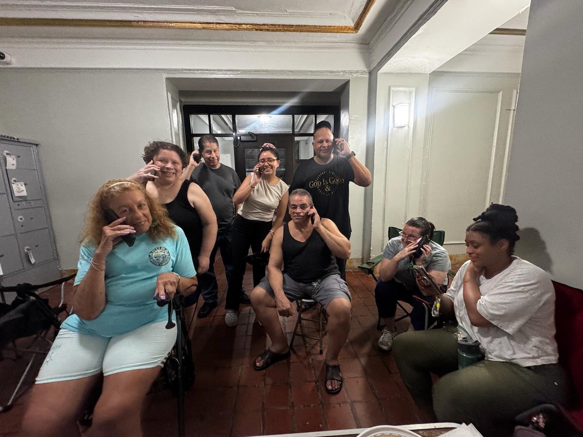 🌙 Last night our Tenant Association had a 311 phone bank ☎️ And, they reported on the building’s broken doors,  boiler and sanitation negligence. 

🗣️If you have issues in your building make sure to call our hotline and report it to 311 ☎️