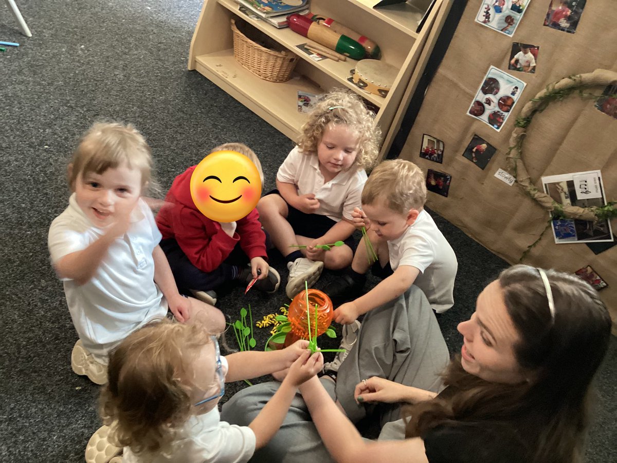 PCPNursery's tweet image. We played a game of ‘Honey Tree Hive’. We had to carefully remove leaves from the tree without making the bees fall from their hive. It was a great way to help us practice the concepts of more and less and adding on one more #pcpmaths