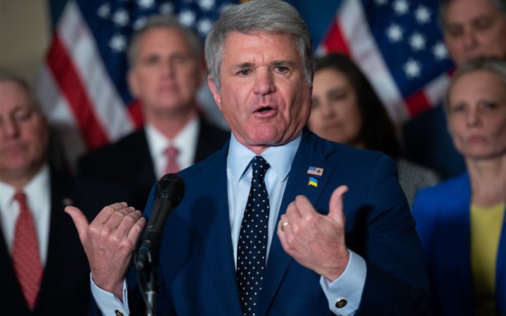 nexta_tv's tweet photo. ⚡️⚡️Congress vs. the Pentagon: U.S. Weapon Freeze to Ukraine Triggers Backlash — and Europe Is Demanding Answers

American lawmakers — both Republicans and Democrats — have sharply criticized the Pentagon’s decision to freeze arms deliveries to Ukraine. They called it a breach of promises made by Donald Trump at the recent NATO summit, where he spoke of a willingness to sell Patriot systems to Kyiv.

🗣 GOP Congressman Michael McCaul (Texas) told Politico: “If you want to bring Putin to the negotiating table, you need to apply pressure — not back off. That means Lindsey Graham’s sanctions and weapons deliveries. If you cut off arms supplies, you lose your leverage over Putin.”

Meanwhile, Ukraine’s European allies were reportedly stunned by Washington’s decision, Bloomberg reports, citing insider sources.

The timing is particularly baffling, given Trump’s recent NATO summit comments, where he spoke of possibly increasing air defense support after a “good meeting” with Zelensky.

Now, European partners are demanding clarification from the White House, hoping the freeze will be reconsidered or at least softened.

Your bet? Will the decision be reversed in two weeks — or is this the new normal?