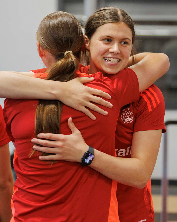AberdeenWomen's tweet photo. 🤗 https://t.co/tqq2yXeGBQ