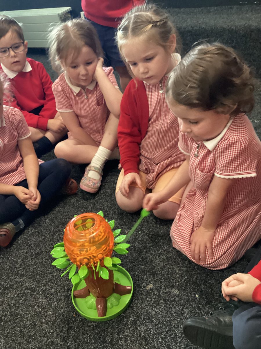 PCPNursery's tweet image. We played a game of ‘Honey Tree Hive’. We had to carefully remove leaves from the tree without making the bees fall from their hive. It was a great way to help us practice the concepts of more and less and adding on one more #pcpmaths