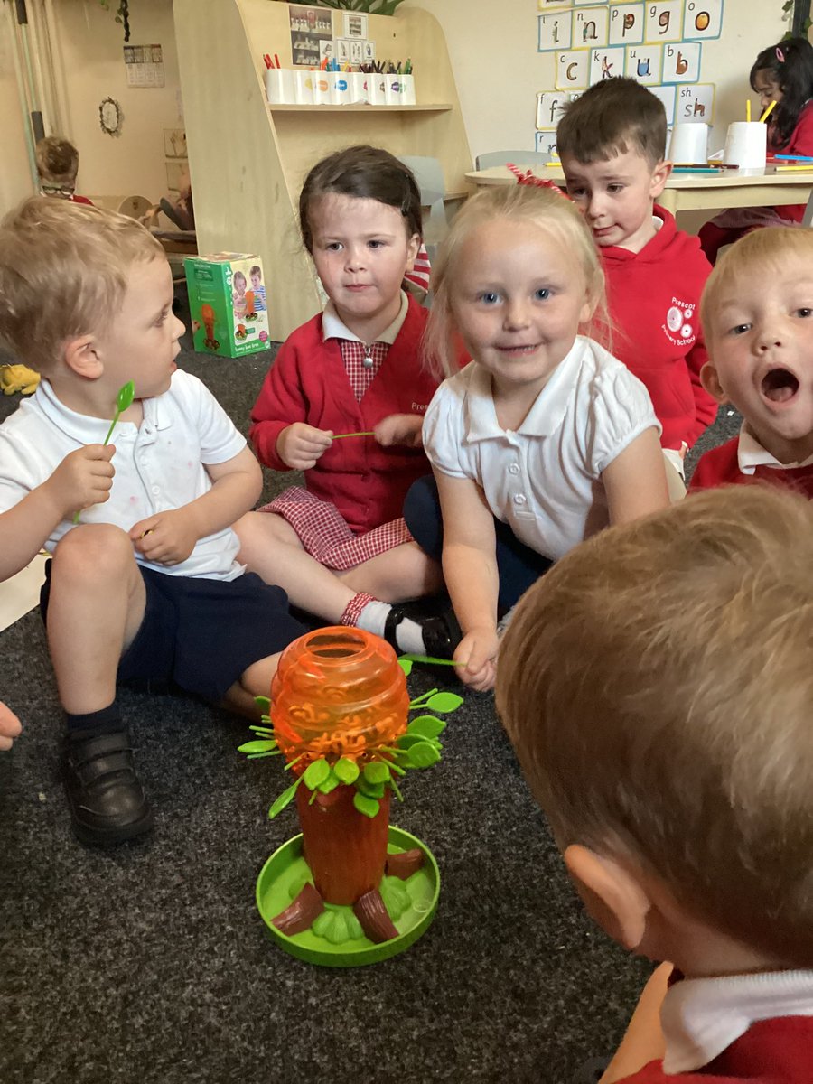 PCPNursery's tweet image. We played a game of ‘Honey Tree Hive’. We had to carefully remove leaves from the tree without making the bees fall from their hive. It was a great way to help us practice the concepts of more and less and adding on one more #pcpmaths