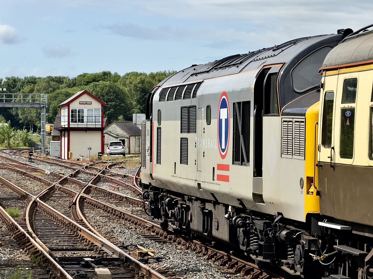 Iskra1234's tweet image. A glorious afternoon behind D1015 Western Champion from Carlisle to Crewe via Settle courtesy of @Vintag_Trains . A stunning journey, comfortable carriages and a very hospitable onboard crew. I’ll be back 😀