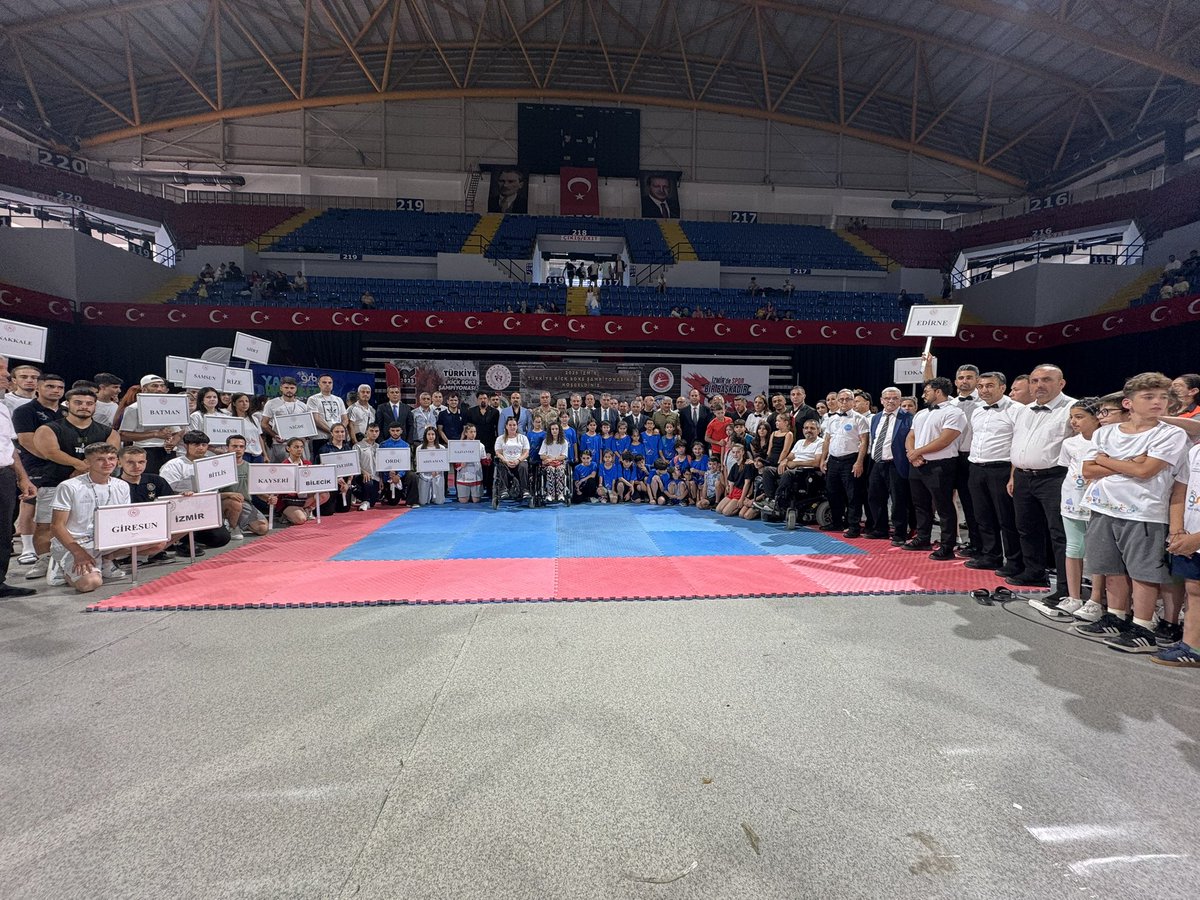 İzmir’de gerçekleşmekte olan TASKK Türkiye Kick Boks Şampiyonası Açılış töreni Federasyon Başkanımız Sayın Salim Kayıcı, Foça J.Komd. Eğt. Komutan Yrd. Sn. Albay Turgay Şavir, İzmir Gençlik ve Spor İl Müdürü Murat Eskici, MHP İzmir İl Başkanı Veysel Şahin’in katılımı ile yapıldı.