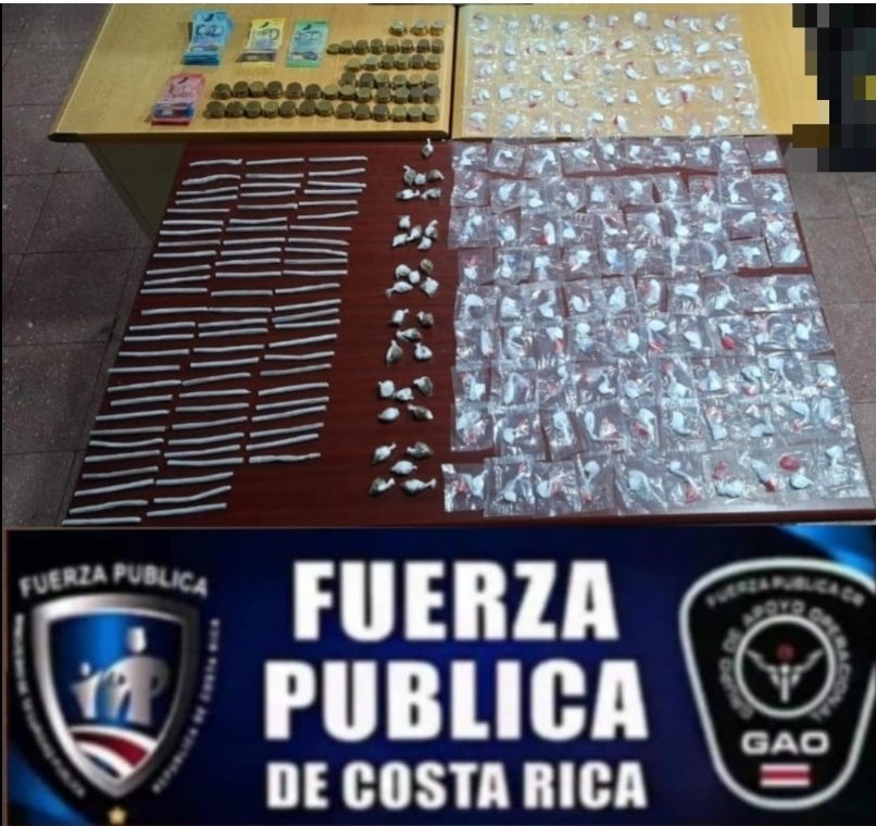 fuerzapublicaCR's tweet photo. Los oficiales del #GAOCR de la Fuerza Pública de #SanJoséCR lograron sacar de las comunidades una carga de aparente droga y dinero en efectivo, esto al ubicar la ilícita mercancía en la vía pública del sector conocido como: Reina de Los Ángeles en Hatillo.
#OrgulloDeServir https://t.co/7aE2EJeiG3