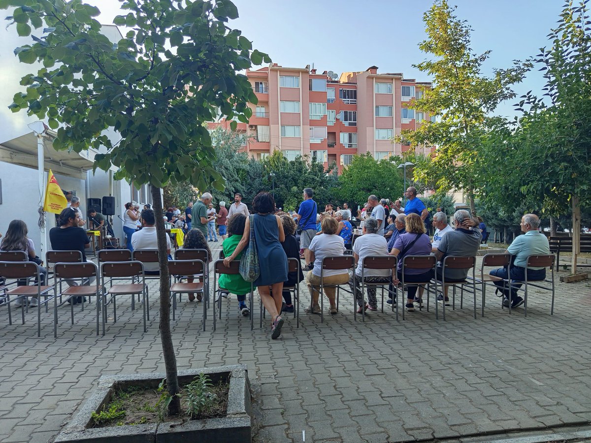 dgdcanakkale's tweet image. Madımak Katliamı’nın 32. yılında Çanakkale’de düzenlenen anma programındaydık.
2 Temmuz'da katledilen 33 yurttaşımızı unutmadık, katliamın sorumlularını unutmadık, unutturmayacağız!
Madımak Katliamı'nın hesabını soracağız!