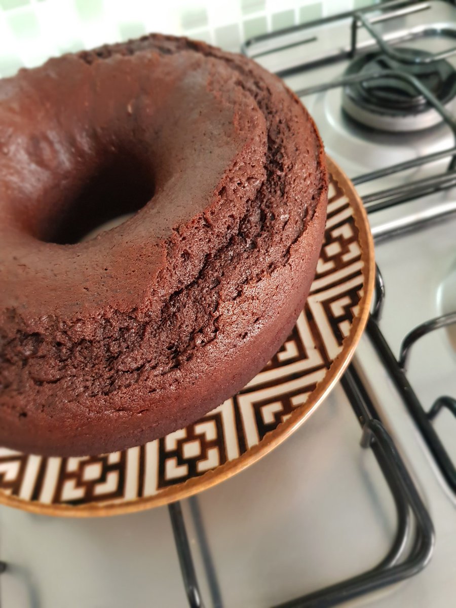 mariguilherme's tweet photo. Me pediram para encontrar a receita do Bolo Peteleco que postei anos, e resolvi reescrever para vocês, porque ele é tão simples e tão delicioso que vale o repeteco do peteleco. 🧶👇 https://t.co/xE4AG4ulQY