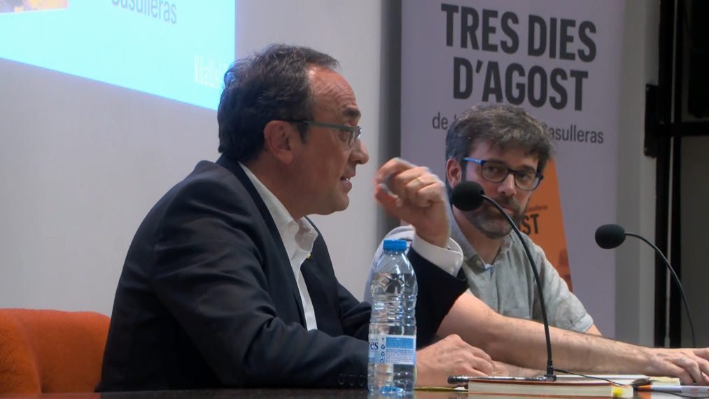 Canal Terrassa (@canalterrassa) on Twitter photo 📚| <a href="/jcasulleras/">Josep Nualart Casulleras</a> presenta el llibre sobre el retorn de Puigdemont a <a href="/LaFACT_Cultural/">LaFACT Cultural</a>
El periodista terrassenc ha presentat #TresDiesdAgost de la ma d'<a href="/omniumterrassa/">Òmnium Terrassa</a> i acompanyat per <a href="/joseprull/">Josep Rull i Andreu</a>
▶️Hi parlem terrassadigital.cat/josep-nualart-… #Terrassa 📚| <a href="/jcasulleras/">Josep Nualart Casulleras</a> presenta el llibre sobre el retorn de Puigdemont a <a href="/LaFACT_Cultural/">LaFACT Cultural</a>
El periodista terrassenc ha presentat #TresDiesdAgost de la ma d'<a href="/omniumterrassa/">Òmnium Terrassa</a> i acompanyat per <a href="/joseprull/">Josep Rull i Andreu</a>
▶️Hi parlem terrassadigital.cat/josep-nualart-… #Terrassa