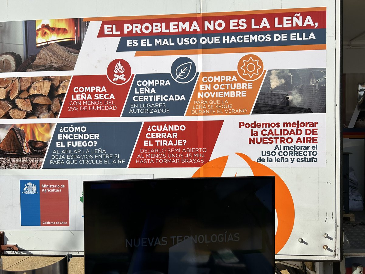 En Feria de Eficiencia Energética organizada por <a href="/CONAFBiobio/">CONAF Biobío</a> en Plaza de la ciudad de Los Ángeles, por el buen uso de Biocombustibles Sólidos #LeñaSecadeCalidad #Sinhumosvisibles