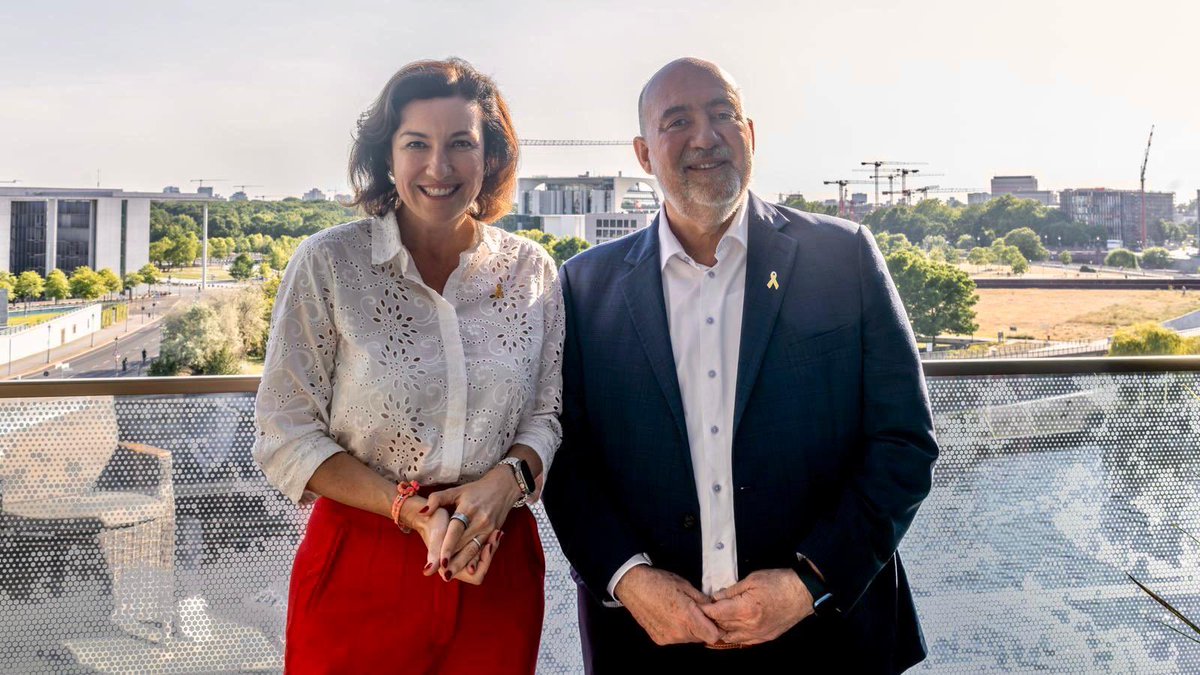 Ron_Prosor's tweet image. Intensiver Austausch mit Ministerin @DoroBaer über digitale Innovation, Zukunftstechnologien, Start-ups, Cybersicherheit und die 🇮🇱🤝🇩🇪 Partnerschaft in der Forschung.
Ein wichtiges Thema war das Weizmann Institute of Science, das durch iranische Angriffe massiv zerstört wurde.…
