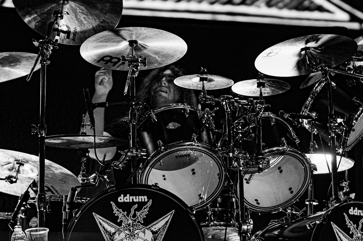 testament's tweet image. Coiled forever in the darkness below
They await for the right time to strike

testamentlegions.com

📸: Annie Atlasman