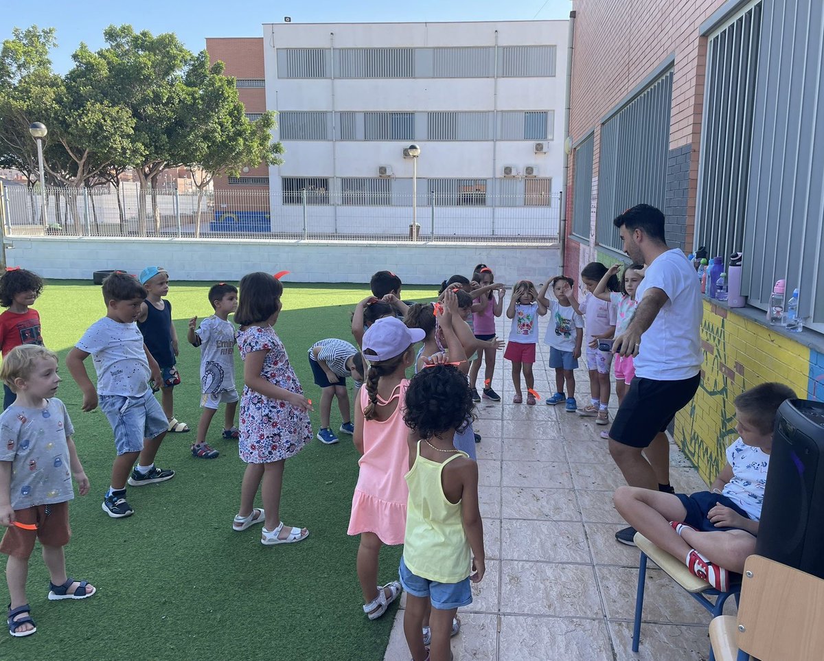 CB Almería (@cbalmeria) on Twitter photo Seguimos a tope en nuestras Escuelas de Verano 🌞.
Los chicos y chicas se divierten haciendo manualidades, juegos tradicionales, juegos con agua, y muchas cosas más 🎼🎨🎭🤹♀️
Mañana, a por el Miércoles 📆
cbalmeria@gmail.com
☎️ 649 90 64 14 Seguimos a tope en nuestras Escuelas de Verano 🌞.
Los chicos y chicas se divierten haciendo manualidades, juegos tradicionales, juegos con agua, y muchas cosas más 🎼🎨🎭🤹♀️
Mañana, a por el Miércoles 📆
cbalmeria@gmail.com
☎️ 649 90 64 14