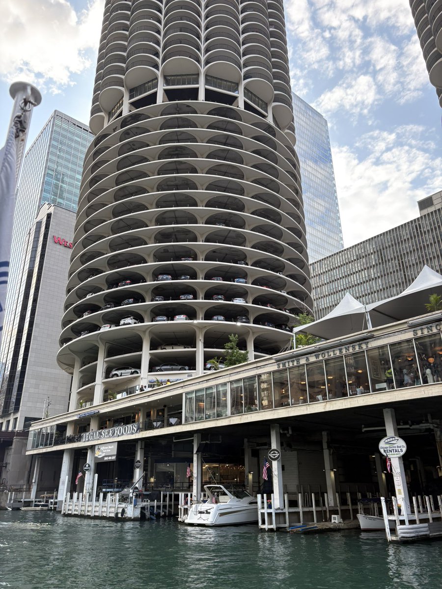 thisisrayouf's tweet image. Chicago architecture was a trip and a half. I wondered if the cars in the parking lot of the building ever back up into the river, but was told the building has 24/7 valets for this reason.