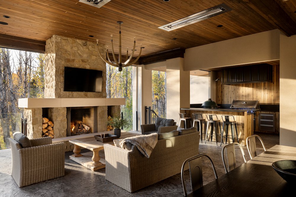 MichaelPavoneRE's tweet photo. #inspirationwednesday This custom home is surrounded by towering aspen and pine trees on a private 20-acre parcel 🤩

Creds: Veranda Homes https://t.co/roHdA7vGKh