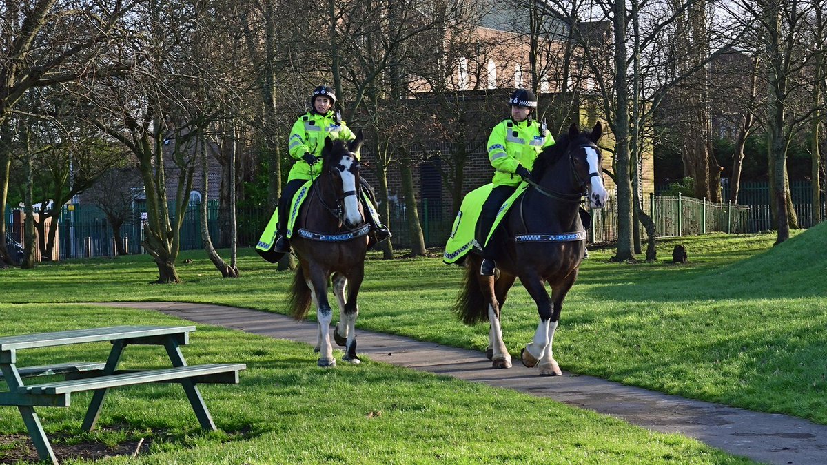 Good Evening Merseyside , 
What a wonderful sunny night ☀️ hope your all enjoying your evening . If you need us you know where we are :) 
Always call 999 in an Emergency but any non emergency enquiries please PM us . 
Stay safe and enjoy your evening 
Hayley , Neil and Julie