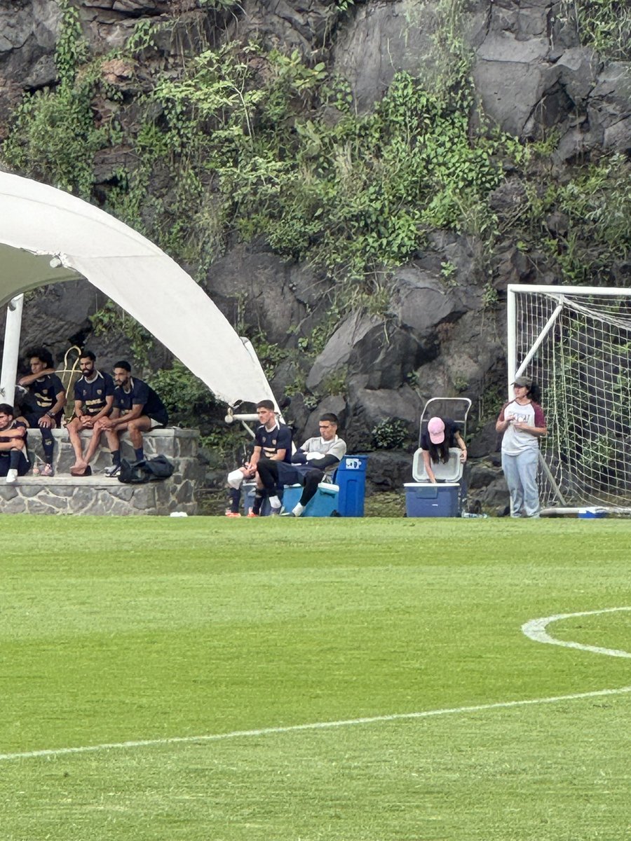 Álex Padilla jugó el primer tiempo del amistoso de hoy entre Pumas y Atlante. 

El portero mexicano se mantiene enfocado con los felinos, al menos hasta el momento.
