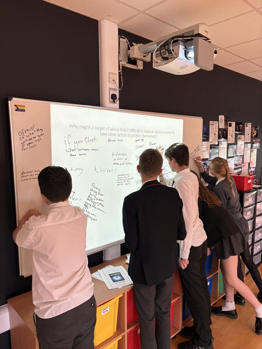 Some tough topics being taught in CASH this week, including relationships and abuse. Great idea from Ms Gedge to have a graffiti wall as a plenary this afternoon. 👏 <a href="/OrmistonVenture/">Venture Academy</a> <a href="/OrmistonAcads/">OrmistonAcads</a>