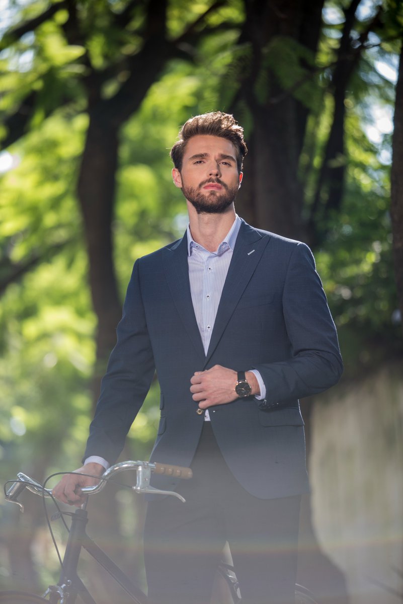 FinaEstampaGDL's tweet image. “Lo esencial no se ve. Se siente en el corte.”
Trajes, camisas y pantalones a medida.
No seguimos tendencias. Confeccionamos identidad.
📍 GDL | 🏠 CDMX

#BeYou #ModaAMedida #EstiloConPropósito #VestirEsNarrar #EleganciaSilenciosa