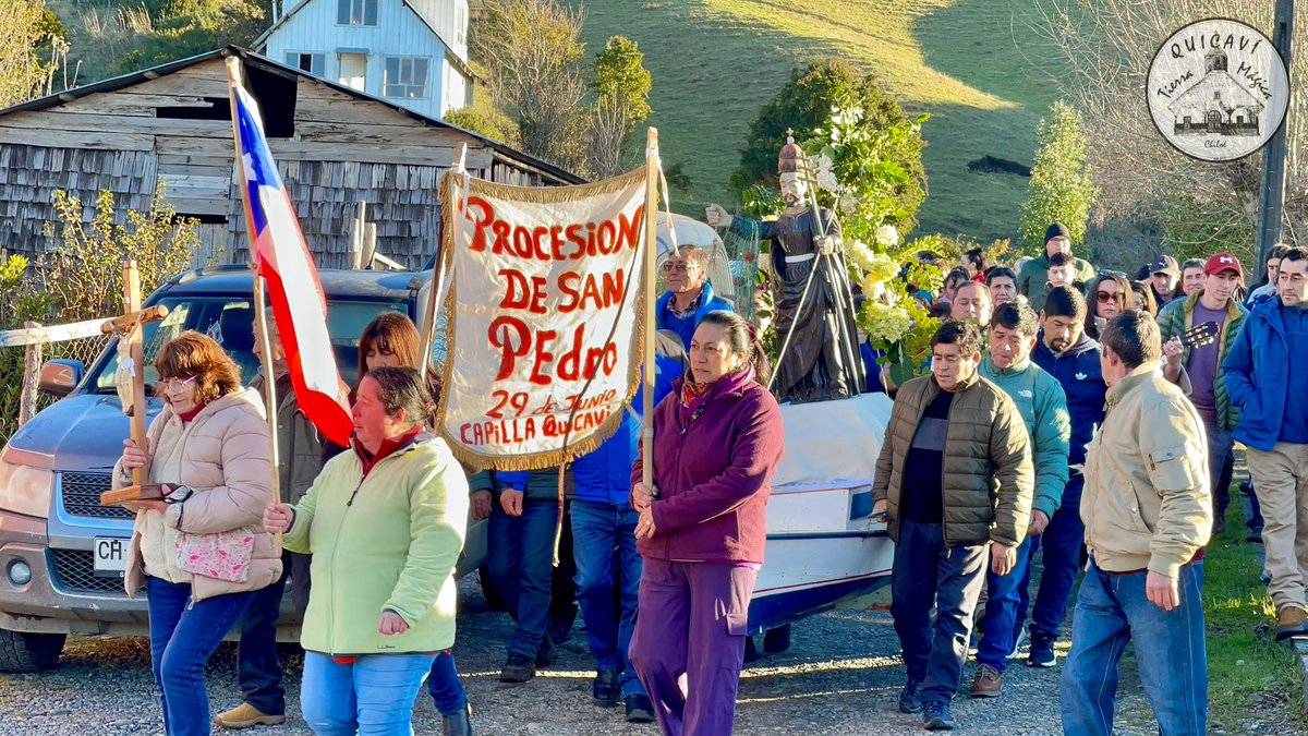 quicaviTM's tweet photo. El pasado domingo 29 de junio, la comunidad de Quicaví se reunió para celebrar a San Pedro, patrono de los pescadores.

📷 ¡Te dejamos 1ra. Parte

#SanPedro #Quicaví #ProcesiónMarítima #Chiloé #TradiciónChilena #FeYMar #Quemchi #QuicaviTierraMagica #Tradición #FiestasReligiosas https://t.co/gWxeX88JMz