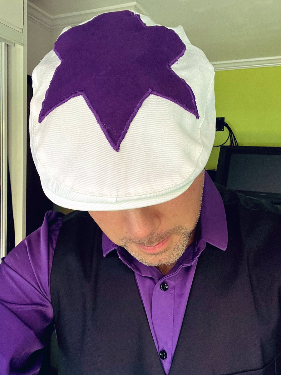 MickLauer's tweet photo. Thanks to @SmokeTheShow for picking out my outfit and making a sick hat for the panel <3

See some of you there, Friday!!

Exciting stuff comin~! https://t.co/vBlYBQCgi8
