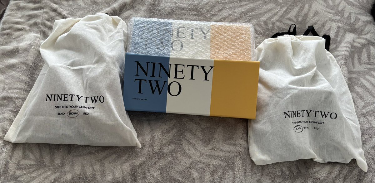 PtothaO's tweet photo. Received both my parcels. Socks are so soft and the slippers are very comfy and cushioned.
Thank you to the best CEO 🌷🙏

#92Slippers #92Socks 
#SoftDaysCozyWays #NINETYTWO
#srchafreen #FreenSarocha https://t.co/hJFF7BQidE