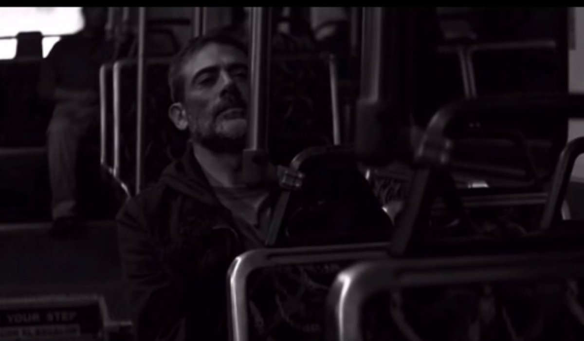 ماهانت العشره لكن زادت خسايرها
وش ابي في حرب انا الخسران ..فيها 
ودعتك الله والفرقا انت ..من سبايبها
حياتي من بعد فرقاك..لازم اني اداريها