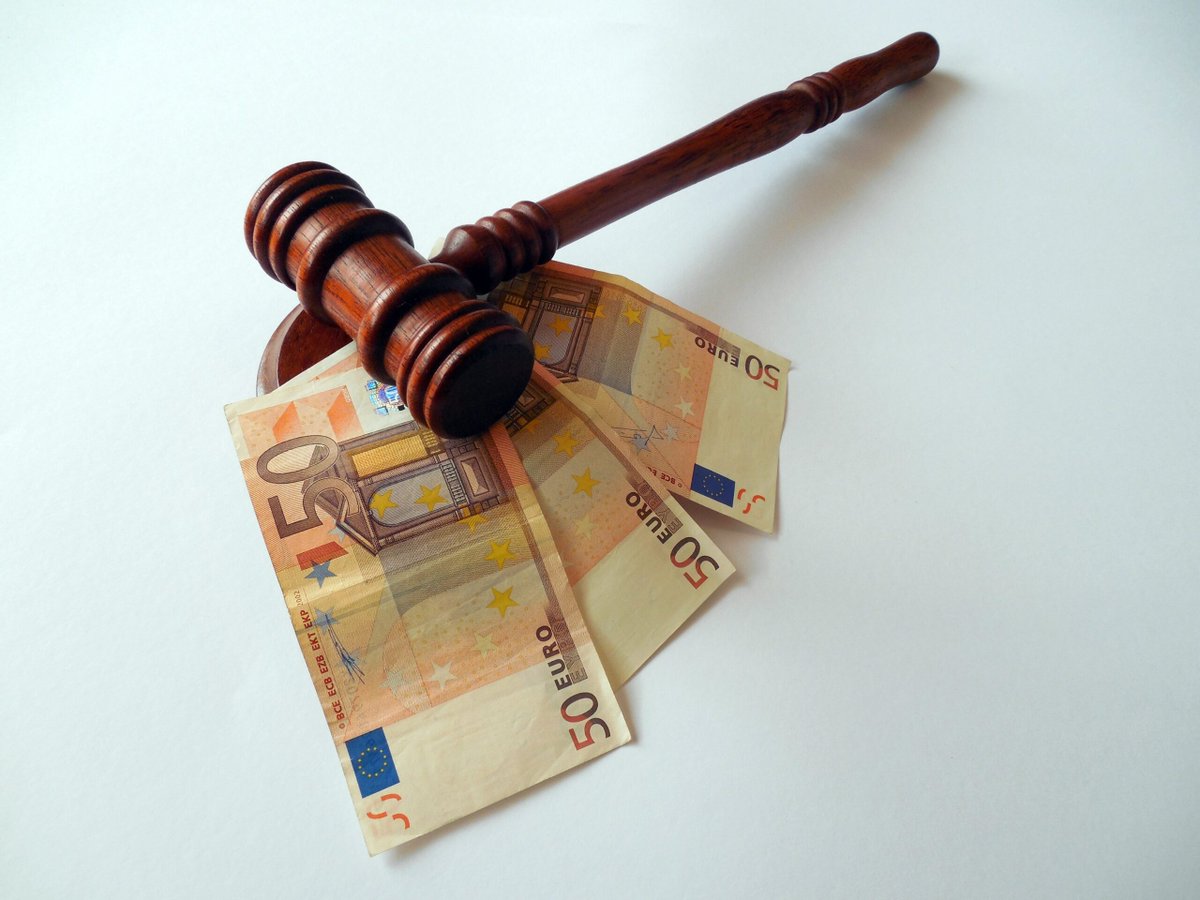 8 yıl önce makatında 144 bin euro ile Türkiye'ye giren Cezayirli kişinin dosyasına takipsizlik kararı verildi, para iade edildi.

• Paraların çıkarılması sırasında zarar gördüğü iddiasıyla dava açıldı.
• Yargıtay, devletin 600 bin TL tazminat ve yasal faizi ödemesine hükmetti.