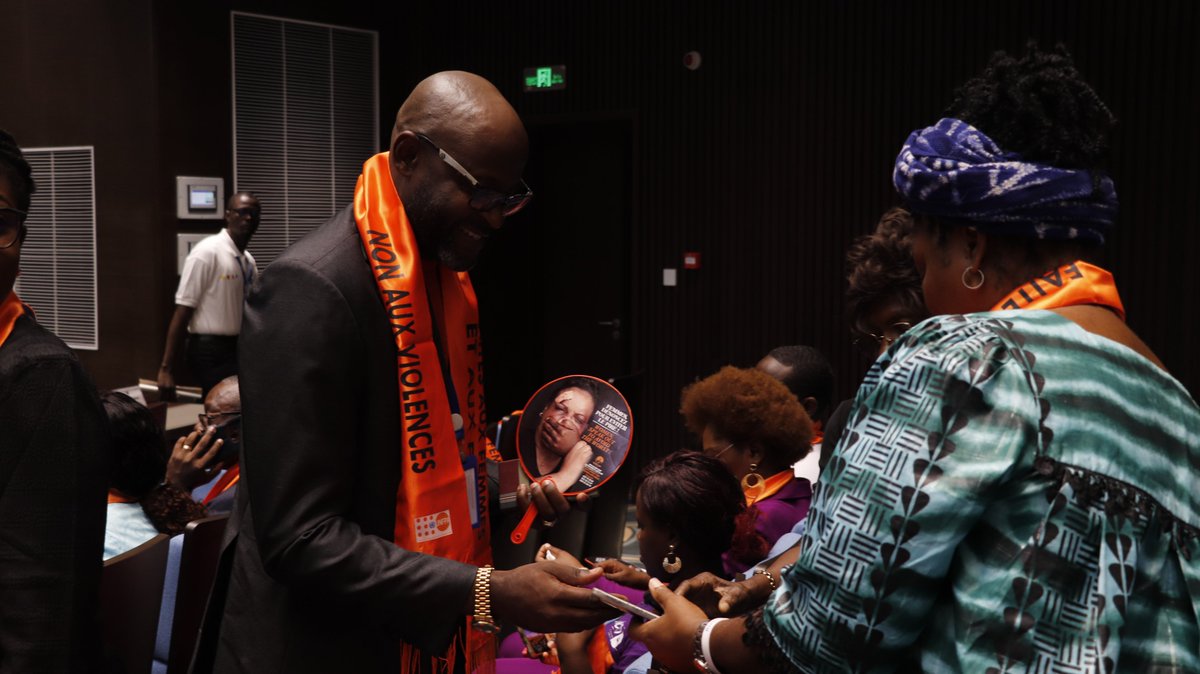 Plan International Cameroon (@plancameroon) on Twitter photo Au CMR, 39 % des femmes subissent des violences physiques, 13 % d'autres sexuelles. Trop restent silencieuses, parfois piégées par les réseaux sociaux, souvent oubliées dans les crises. L’Assemblée nationale brise le silence. #StopVBG <a href="/PlanCameroon/">Plan International Cameroon</a> avec <a href="/UNFPACameroon/">UNFPACameroon</a> Au CMR, 39 % des femmes subissent des violences physiques, 13 % d'autres sexuelles. Trop restent silencieuses, parfois piégées par les réseaux sociaux, souvent oubliées dans les crises. L’Assemblée nationale brise le silence. #StopVBG <a href="/PlanCameroon/">Plan International Cameroon</a> avec <a href="/UNFPACameroon/">UNFPACameroon</a>