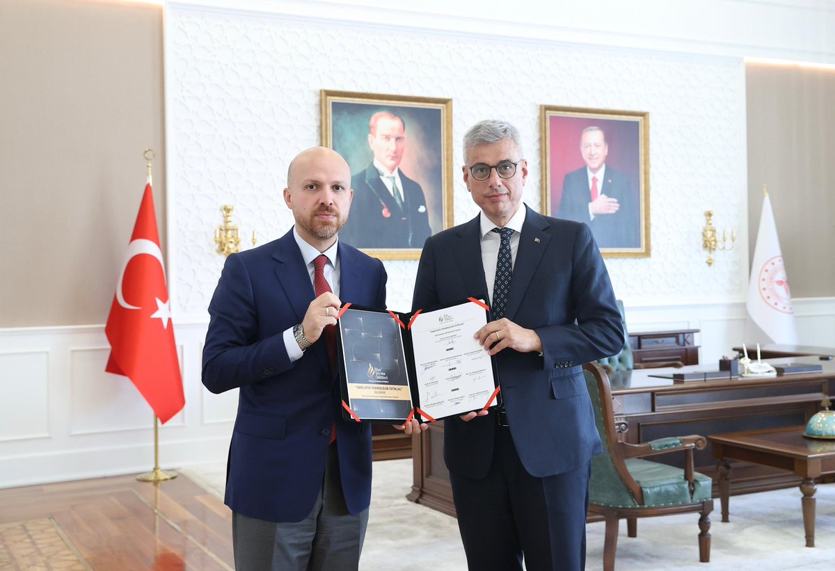 drmemisoglu's tweet photo. İlim Yayma Vakfı Mütevelli Heyeti Başkanı Sayın Bilal Erdoğan ve beraberindeki heyeti Bakanlığımızda ağırlamaktan büyük memnuniyet duydum.

Görüşmede yer alan TÜSEB heyetimiz, Türkiye Yüzyılı kapsamında geliştirdiğimiz “Koruyan, Geliştiren ve Üreten Sağlık Modeli” ile sağlık vizyonumuzu ve stratejik önceliklerimizi içeren kapsamlı bir sunum paylaştı. Ardından, Sayın Bilal Erdoğan, Sağlıkta Teknolojik İstiklâl Bildirgesi’ni bizlere takdim etti.

Sağlıkta tam bağımsızlık hedefimiz doğrultusunda; yerlileşen, dijitalleşen ve insan merkezli bir sağlık sistemi inşa etme kararlılığımızı sürdürüyoruz.

Nazik ziyaretleri ve katkıları için kendilerine şükranlarımı sunuyorum.